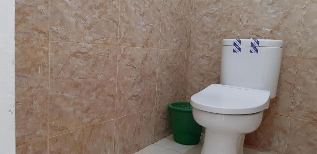 Koupelna v ubytování ADELYA HOMESTAY
