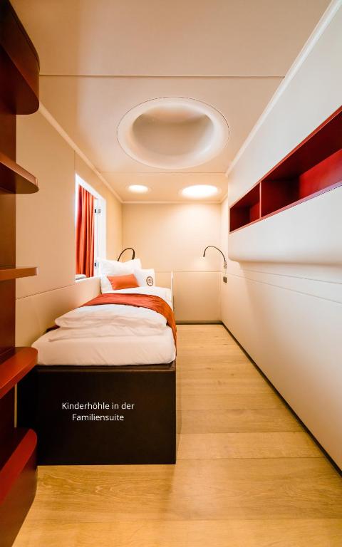Postel nebo postele na pokoji v ubytování Hotel Neues Tor