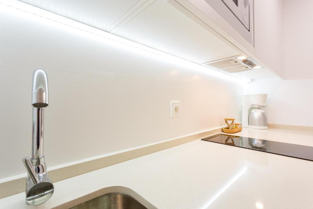 Kuchyňa alebo kuchynka v ubytovaní Apartamento El NOBLE by Cadiz4Rentals