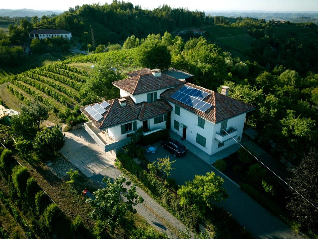 an aerial view of a house with solar panels on the roof at IL SEGNAVENTO in Cassinasco
