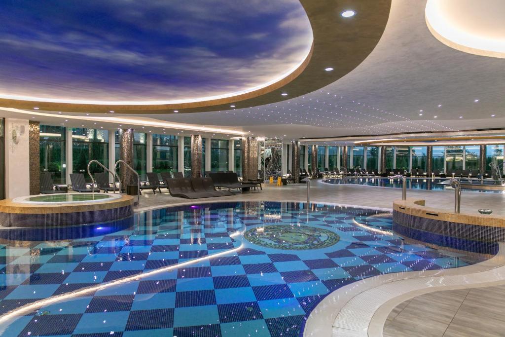 Bazen u ili blizu objekta A Hoteli - Grand&Sky Hotel Tornik