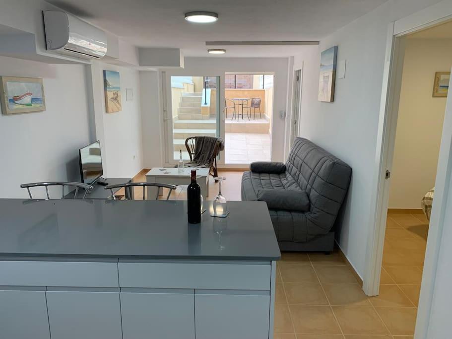 Posedenie v ubytovaní Modern Apartment Near Beach