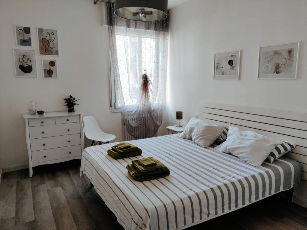 a bedroom with a bed with two towels on it at ANGELA GUEST HOUSE in centro storico in Conegliano