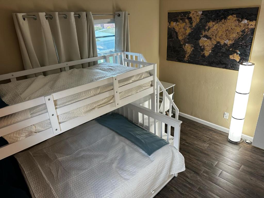 {Beach Baby Bingo} - Huge house, close to everything