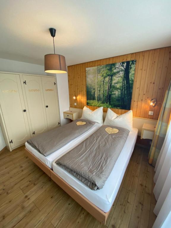Postel nebo postele na pokoji v ubytování Hotel Garni Jägerhof