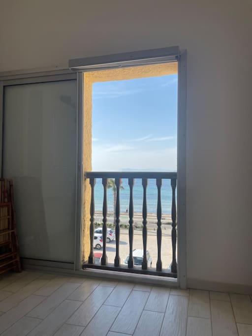 Balkon lub taras w obiekcie "Le 63 aux Charmettes" Au Brusc Vue Mer Parking Wifi etc inclus