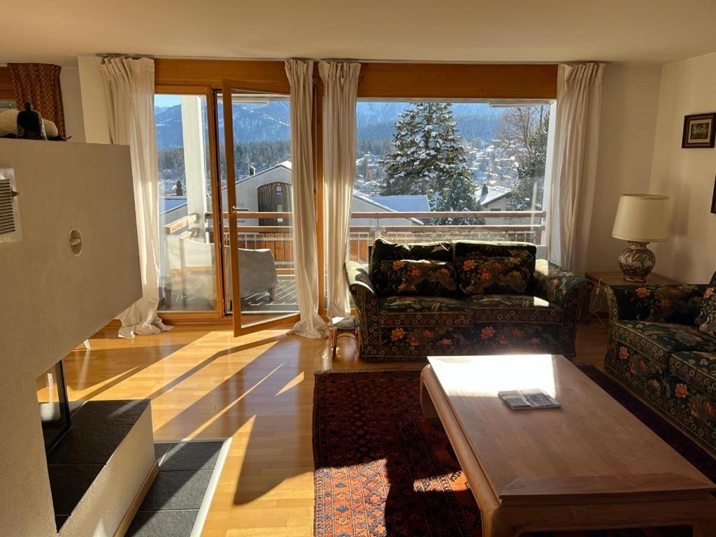 Posezení v ubytování Spacious apartment up to 6 people in Flims