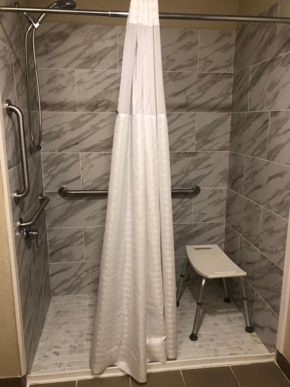 Wingate by Wyndham Grove City photo