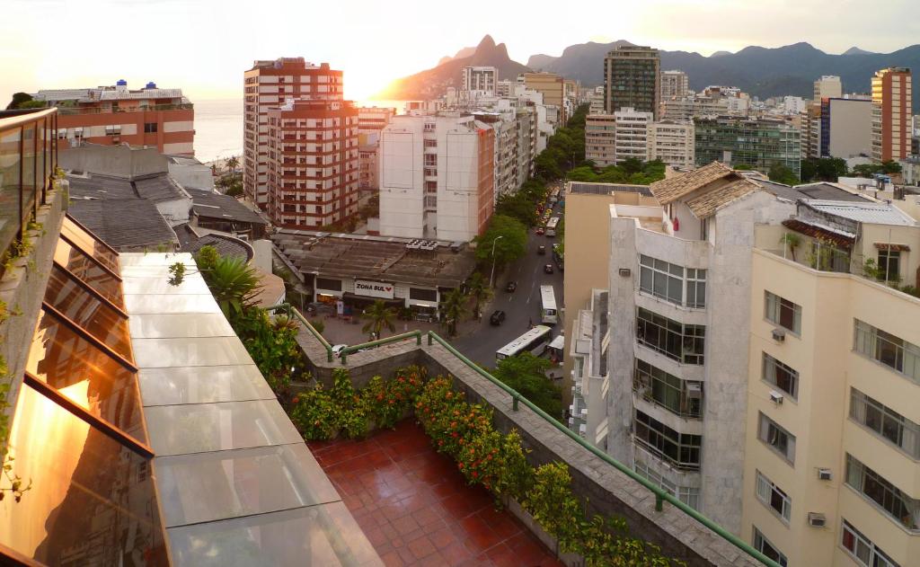  Ipanema's Beautiful Penthouse