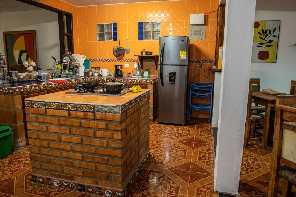 Kuchyň nebo kuchyňský kout v ubytování CAFE RACER HOSTEL