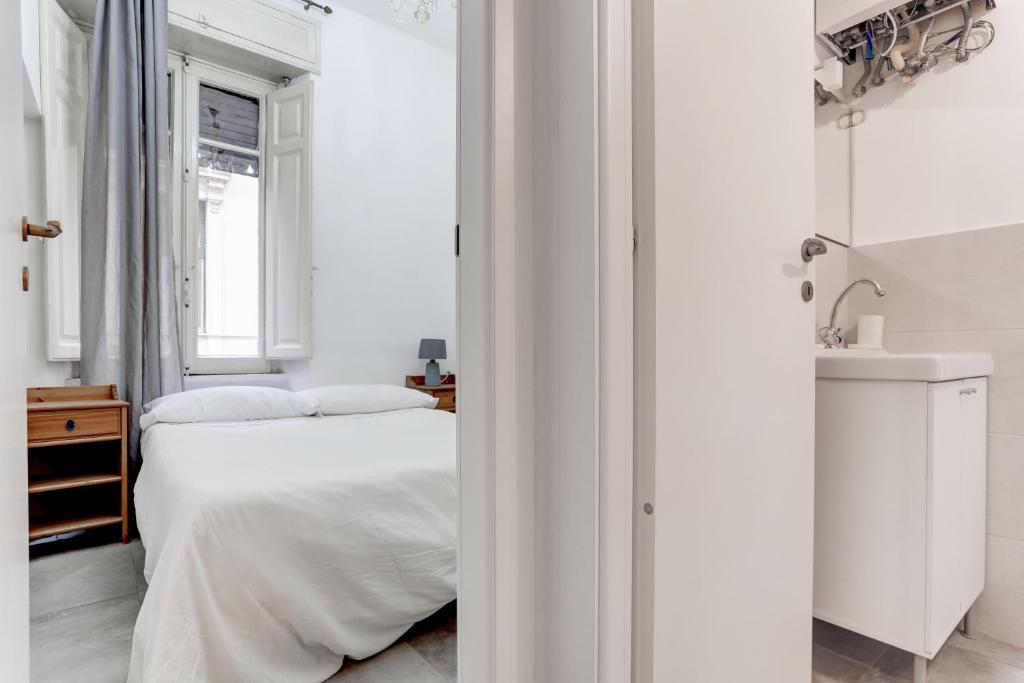 Charming Colosseum - One-Bedroom Apartment