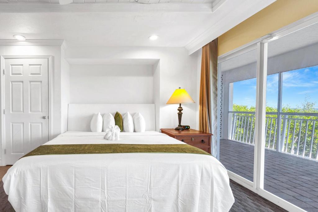 Dove Creek Resort & Marina, Trademark Collection by Wyndham - King Studio Suite Con Balcón Y Vista Al Mar, No Fumar