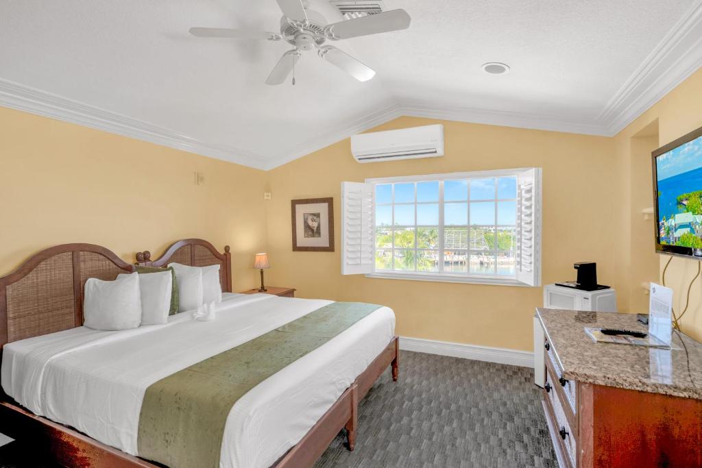 Dove Creek Resort & Marina, Trademark Collection by Wyndham - Deluxe King Room With Ocean View - No Fumadores