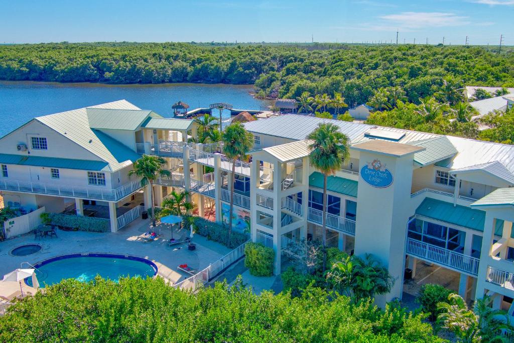 Bazén v ubytování Dove Creek Resort & Marina, Trademark Collection by Wyndham nebo v jeho okolí