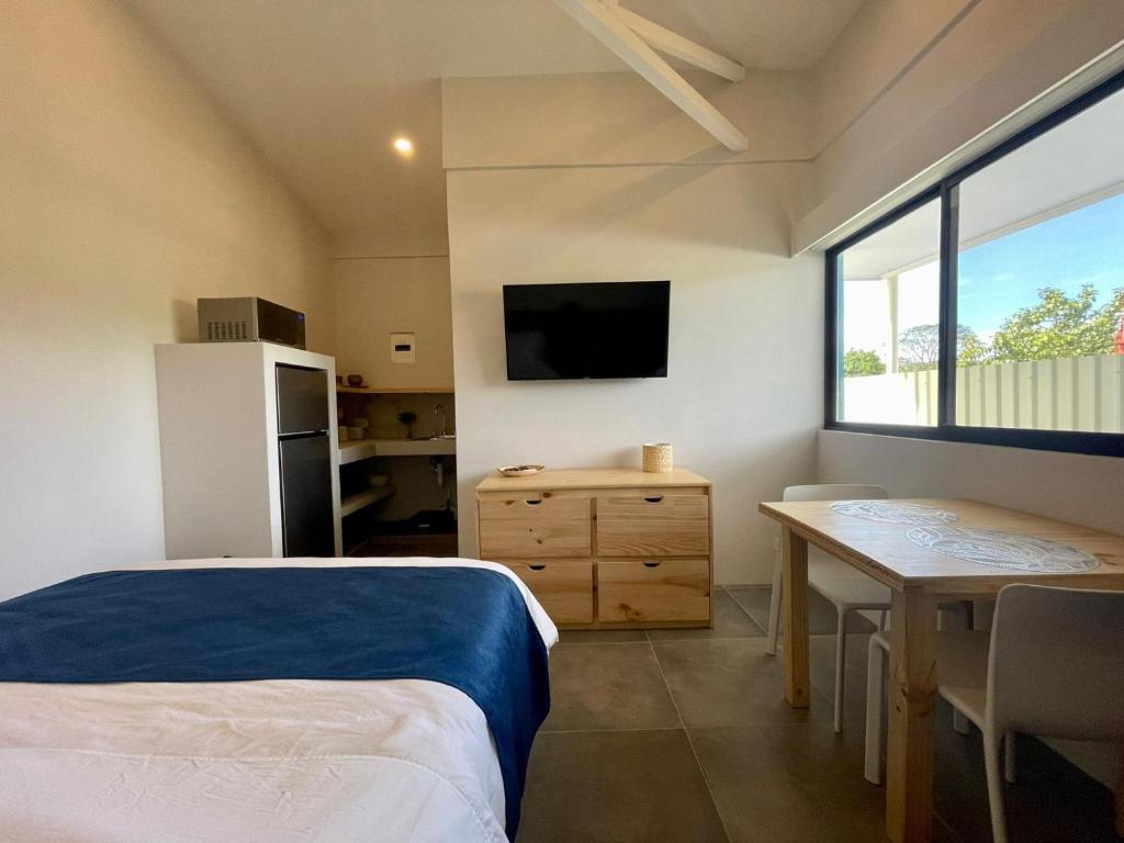 Luxury Beach Suite 7 Pool and Sunset Rooftop - Housity