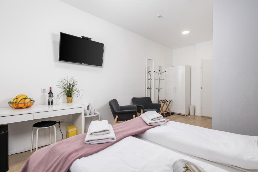 Delta Rooms - Deluxe Double Room