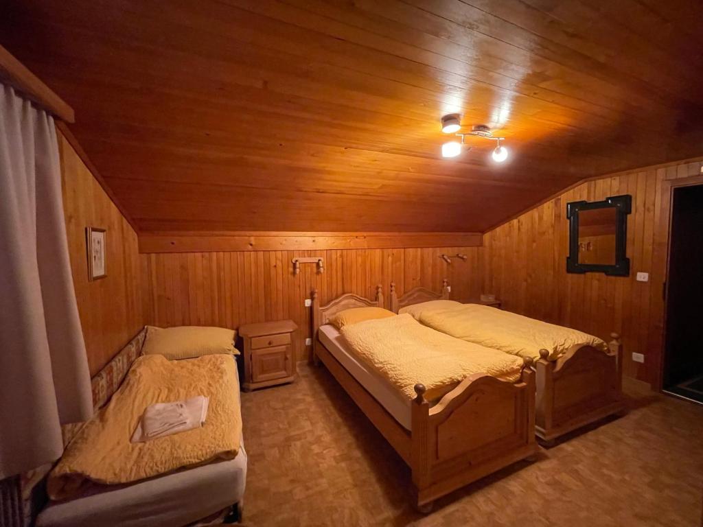 VISPERBLICK 24-7 Parkplatz und Frühstück inkl - Habitación Triple Estándar