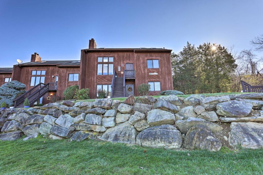 Vernon Township Condo with Mountain Views!, Vernon Township (updated