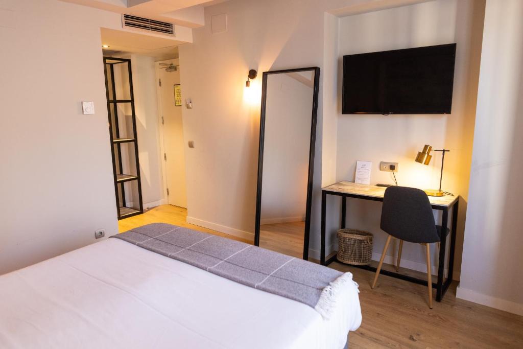 Postel nebo postele na pokoji v ubytování Hotel Cims de Camprodon