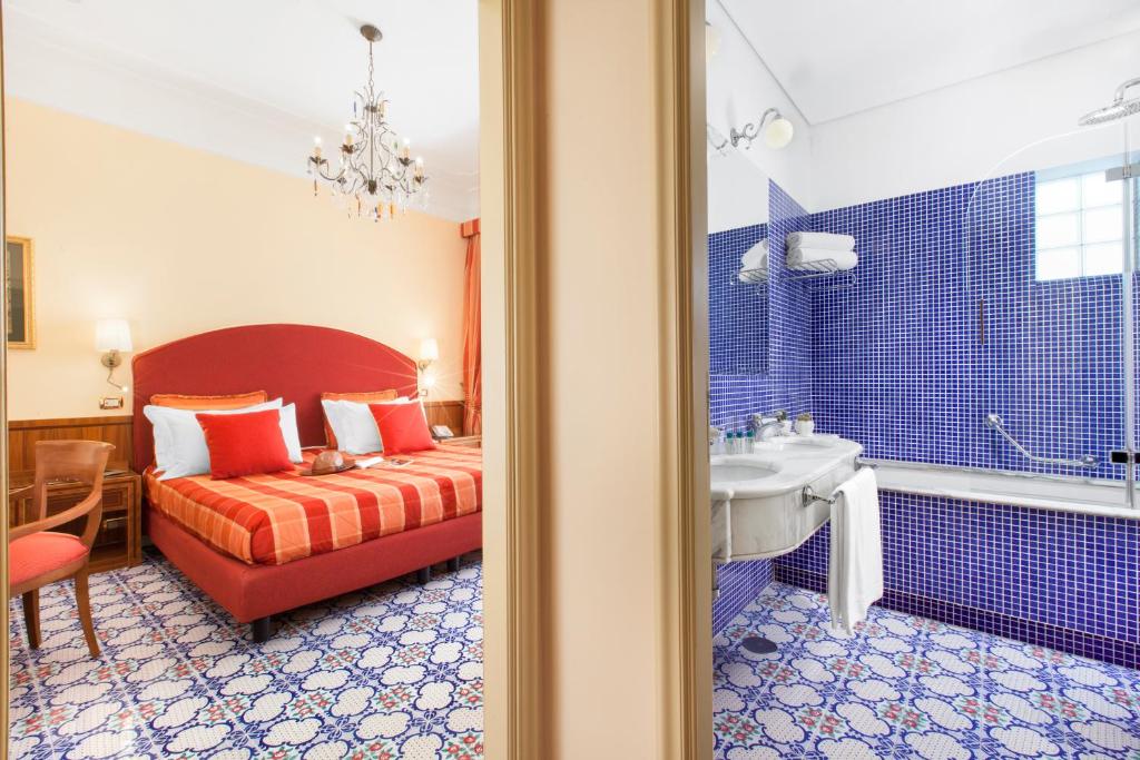 A bed or beds in a room at Hotel Antiche Mura