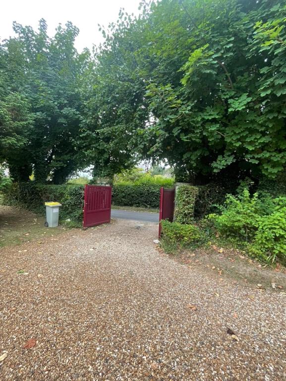 Vonkajšia záhrada v ubytovaní Gîte Les Roches d'Étigues