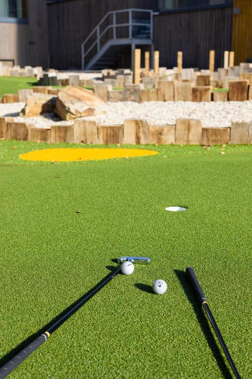 Golf v rezortu nebo okolí