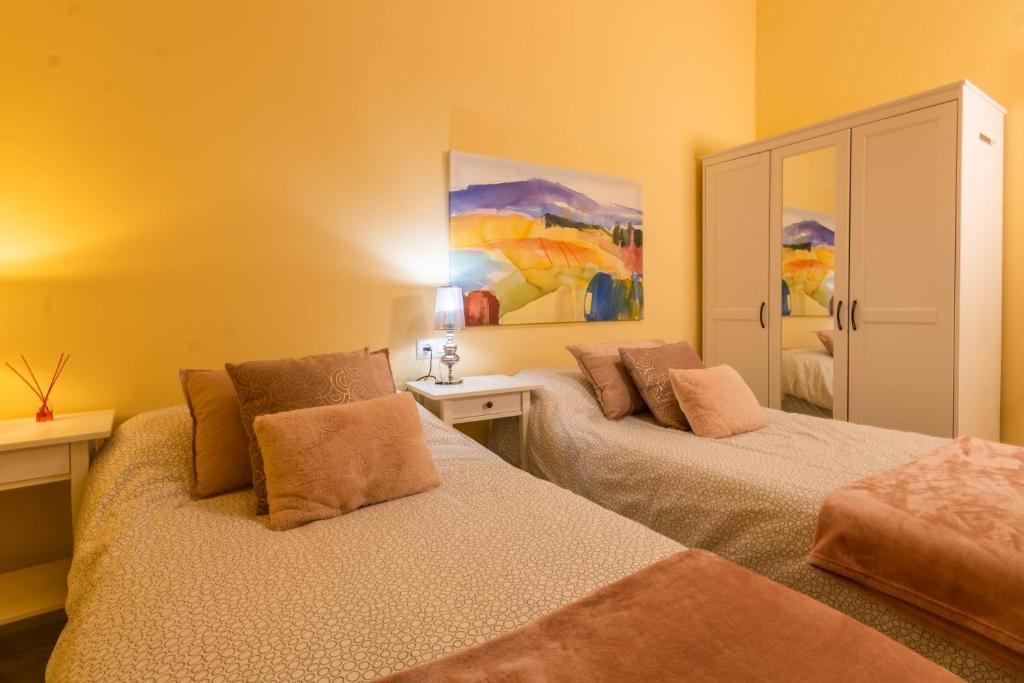 A bed or beds in a room at Apartamento DUX VERAGUA Centro Sevilla