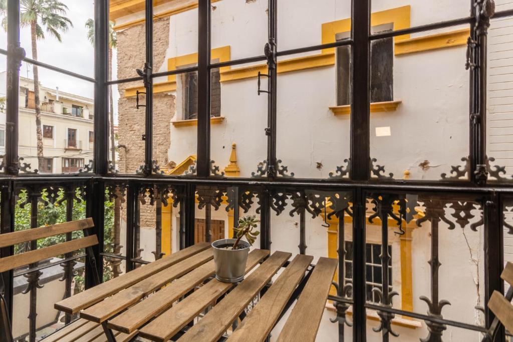 A balcony or terrace at Apartamento DUX VERAGUA Centro Sevilla