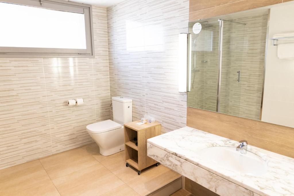 Koupelna v ubytování Hotel Can Pamplona