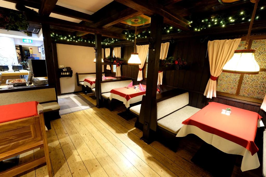 Postel nebo postele na pokoji v ubytování Alpenhotel Marcius