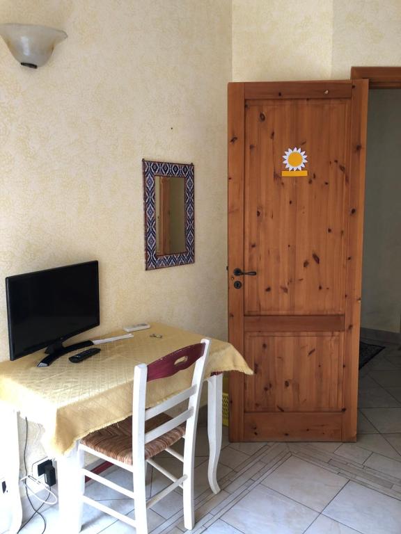 Televízia a/alebo spoločenská miestnosť v ubytovaní B&b Candido Vacanze