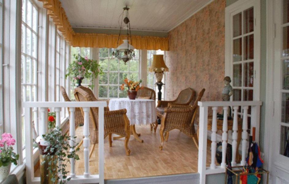 a dining room with a table and chairs at Solvikens Pensionat in Ingelstad