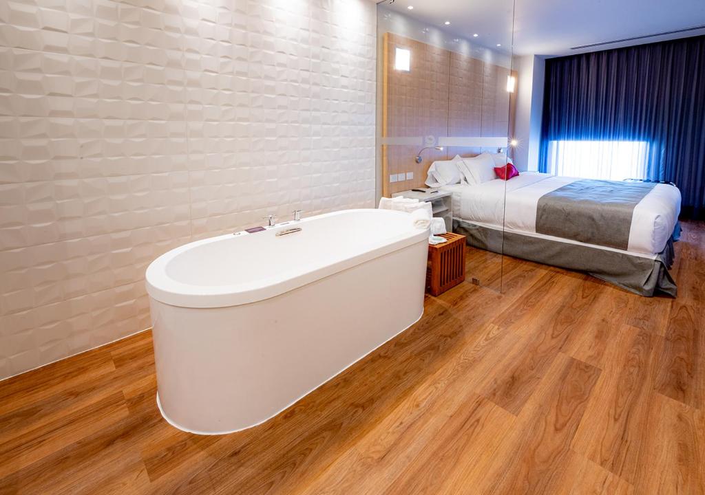 Ramada Encore by Wyndham Guadalajara Aeropuerto - Relax King Suite - Não Fumador