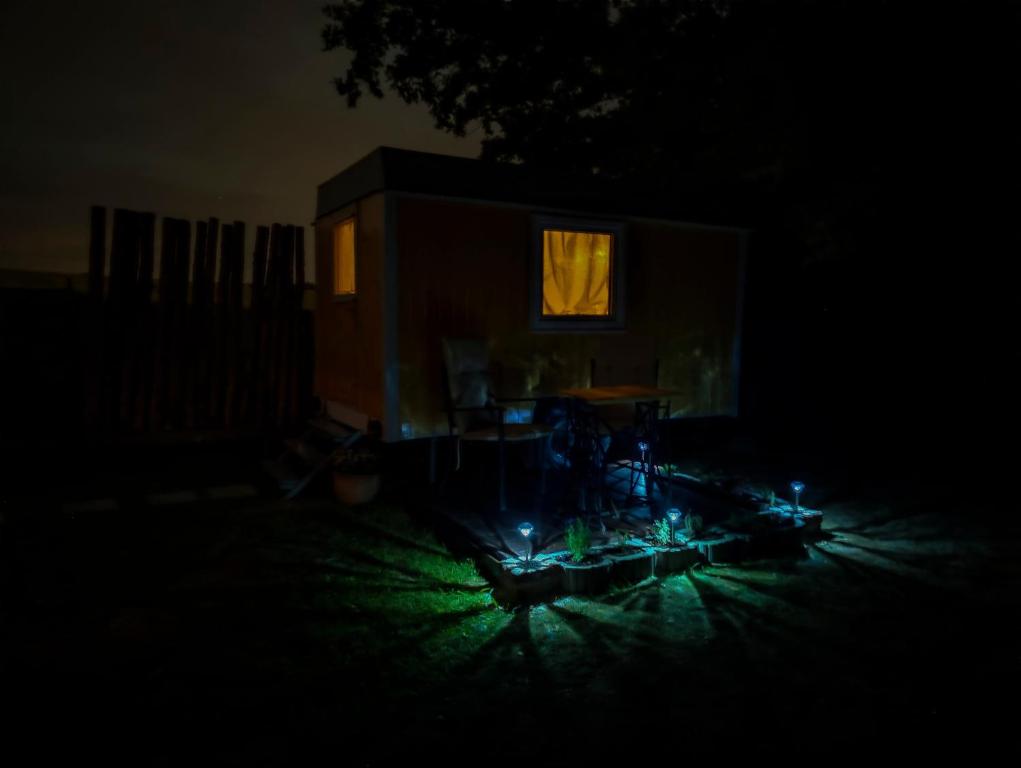 Taman di luar Glamping na Bídě
