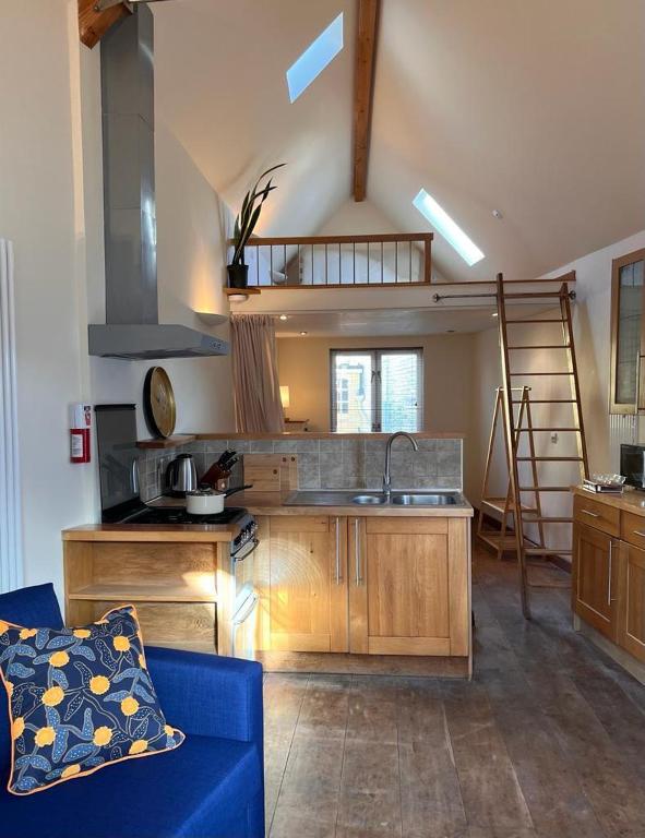 The Loft - Central with Parking