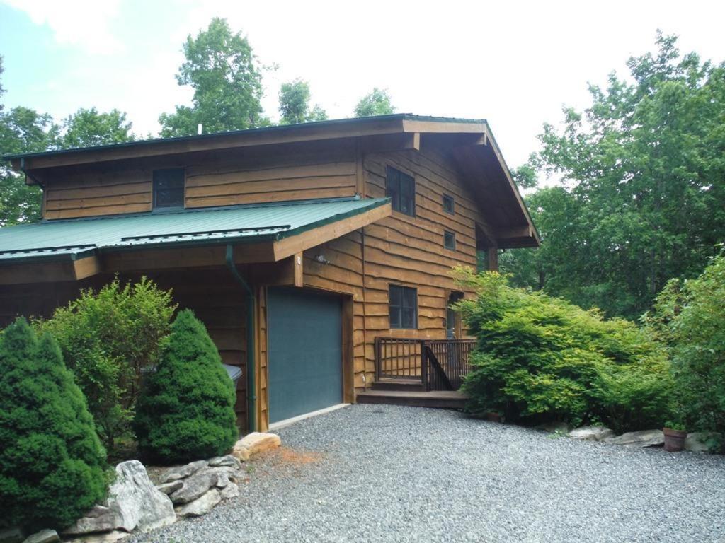 Black Bear Lodge at Linville Land Harbor, Newland, USA