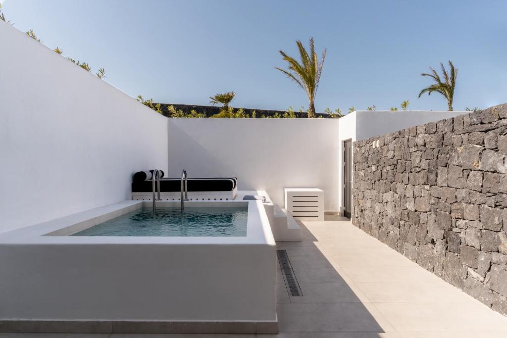 Cresanto Luxury Suites - 19