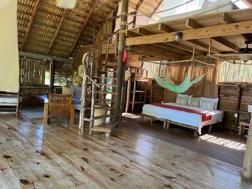 Postel nebo postele na pokoji v ubytování Cabarete Ecolodge Maravilla Beachfront,Encuentro, Surf, Kite