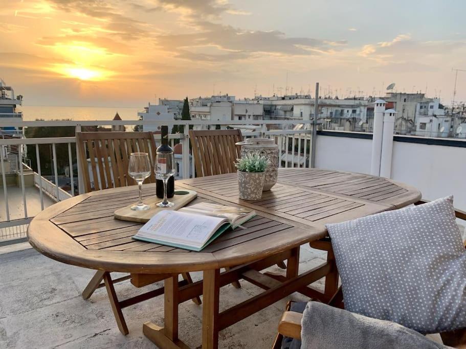 Balkón nebo terasa v ubytování Sea View Sunset Penthouse