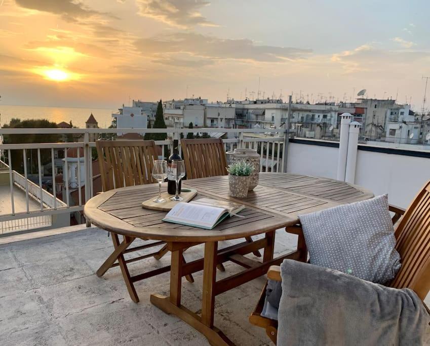 Balkón nebo terasa v ubytování Sea View Sunset Penthouse
