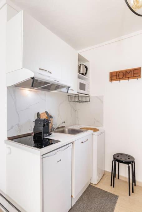 Kuchyň nebo kuchyňský kout v ubytování Sea View Sunset Penthouse