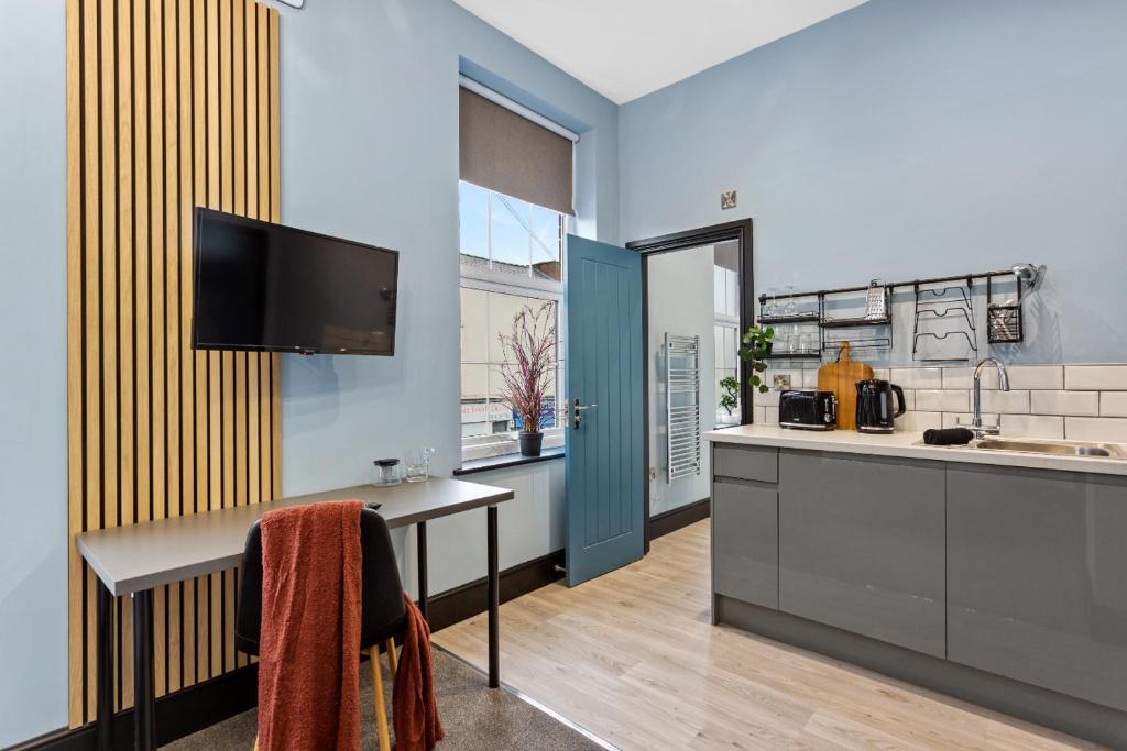 Kite - Our Cozy and Quirky Central Derby Apartments