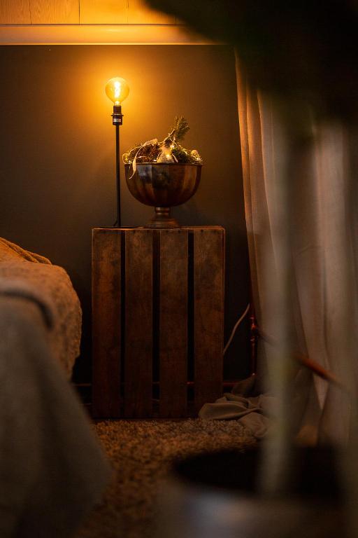 Mysig lägenhet med öppen planlösning på hästgård. - Maison D'une Chambre