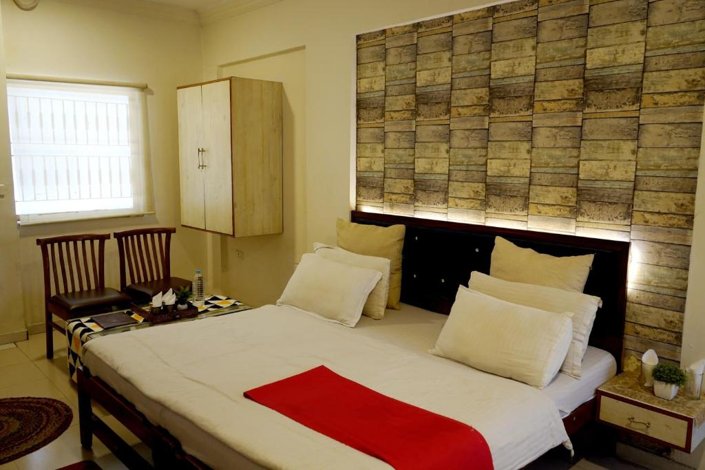 Letto o letti in una camera di HOTEL KRISHNA