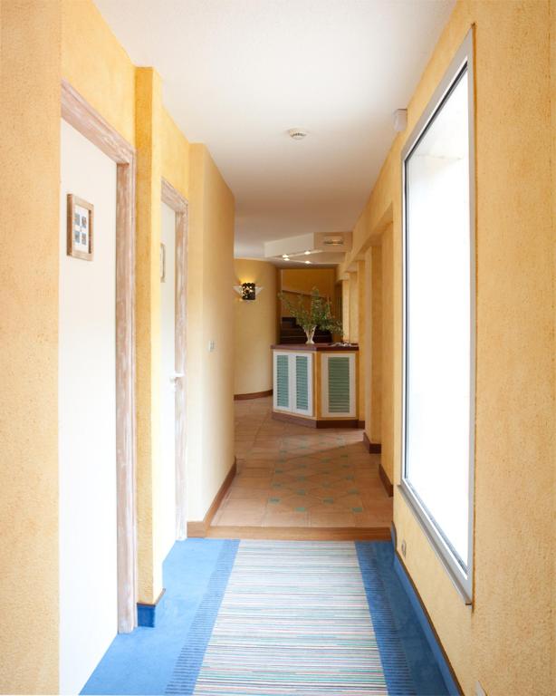 TV a/nebo společenská místnost v ubytování Hotel Le Toeno