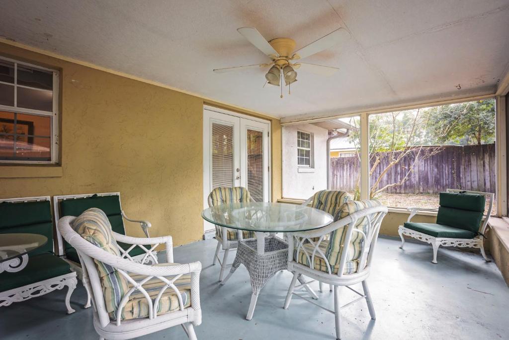 6.5 Miles To WEC Screened Porch Nice Neighborhood, Ocala Ridge (updated prices 2024)