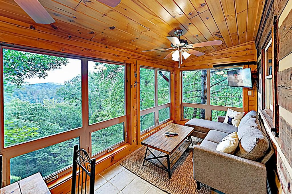 Shagbark Resort Wander In The Woods, Sevierville, TN