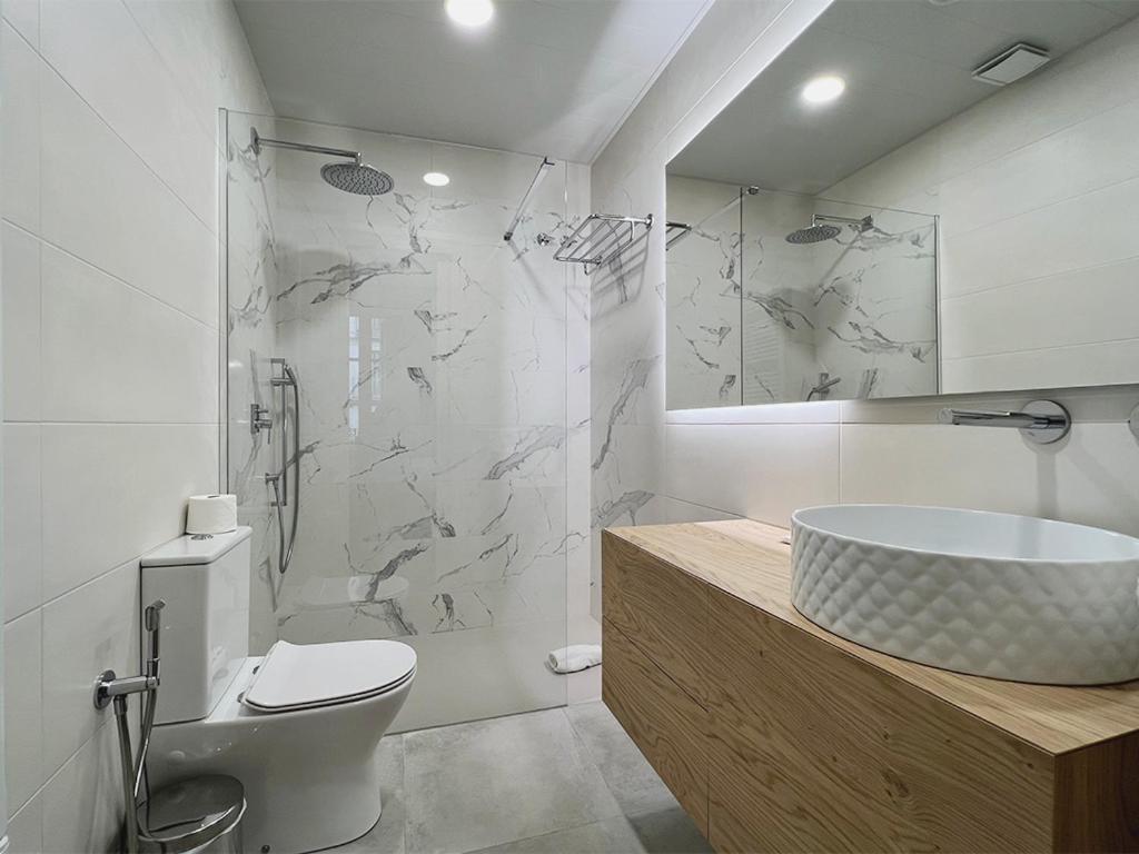 A bathroom at Stay Unique Apartments Bruc