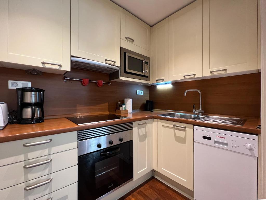 A kitchen or kitchenette at Stay Unique Apartments Bruc