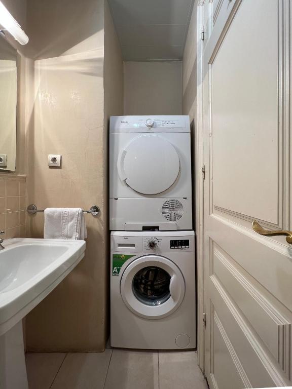 A bathroom at Stay Unique Apartments Bruc